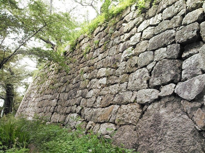 本丸虎口前の石垣