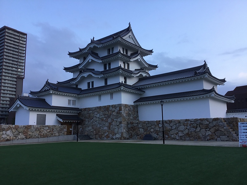 早朝の尼崎城