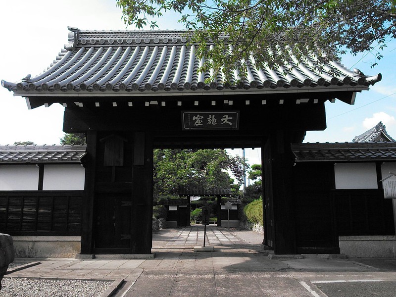 大口町徳林寺に移築された黒門