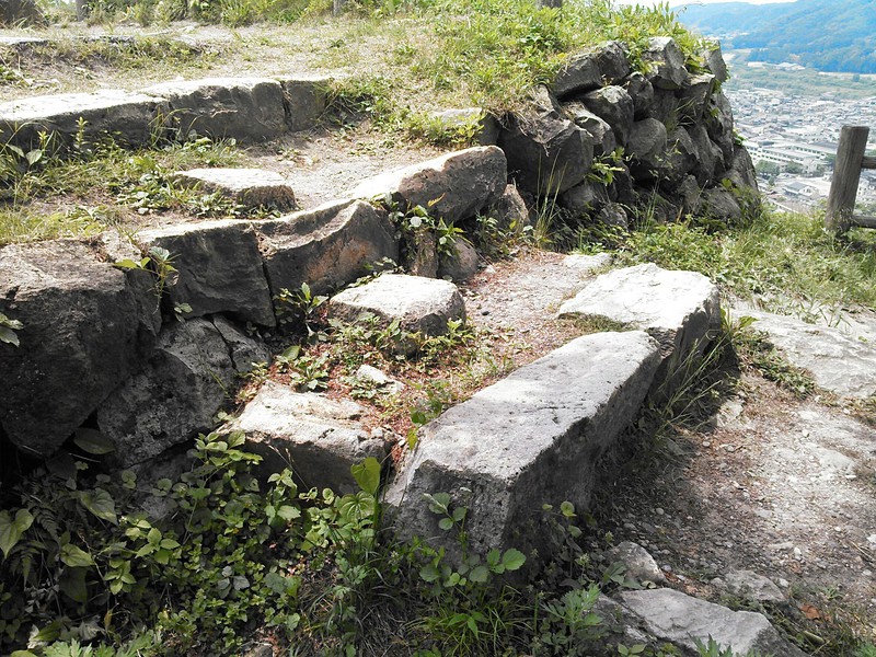 天守閣跡の石段　石垣　城下の風景