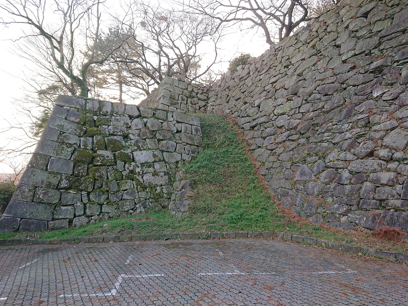 巽櫓跡北東隅二段石垣