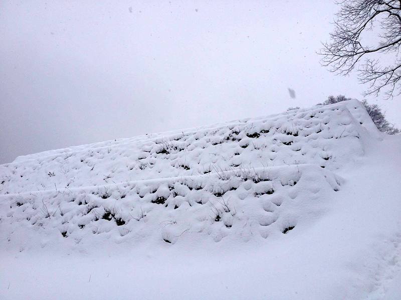 冬の七尾城本丸石垣