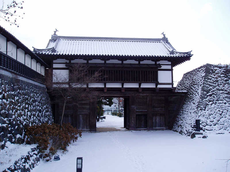 雪景色の小諸城大手門