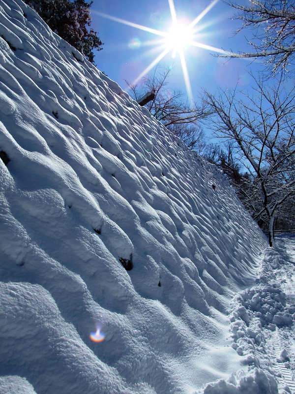 雪の馬場跡石垣