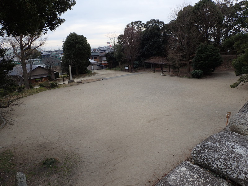 天守台から見た本丸内部