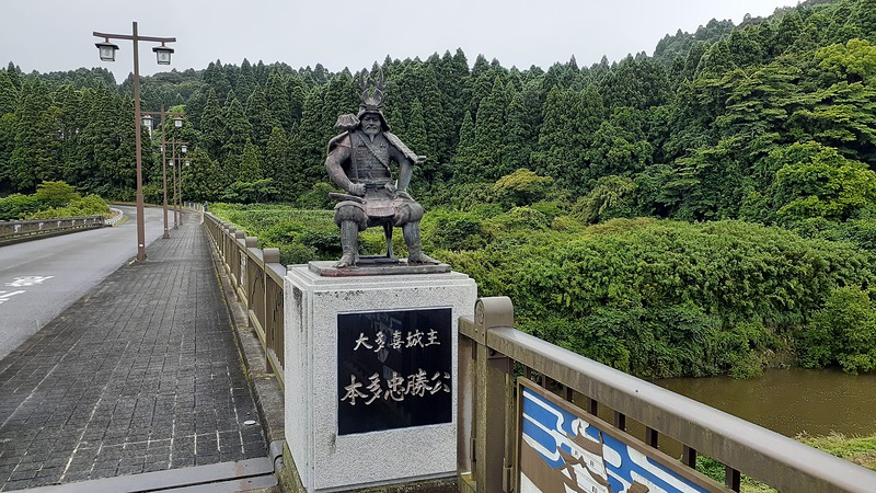行徳橋の欄干にある本多忠勝公銅像