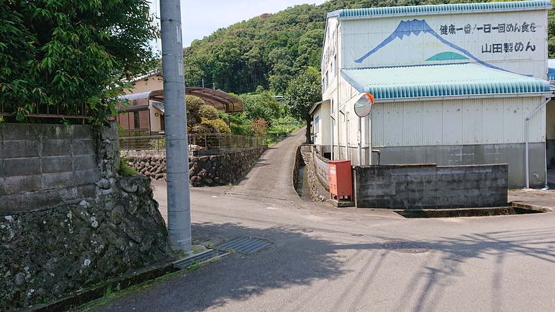 城山神社への入口