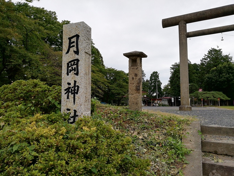 月岡神社の石碑