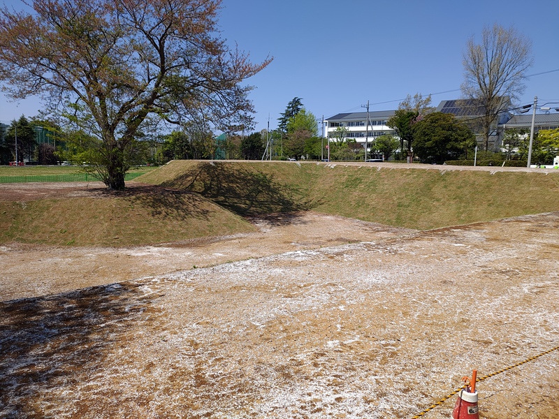 大手門跡周辺の復元土塁