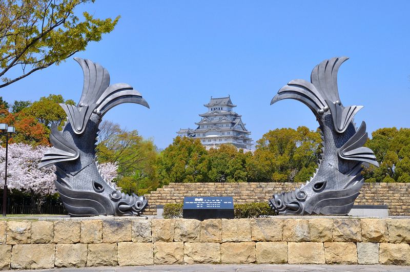 城見台公園の鯱と姫路城（改修前）
