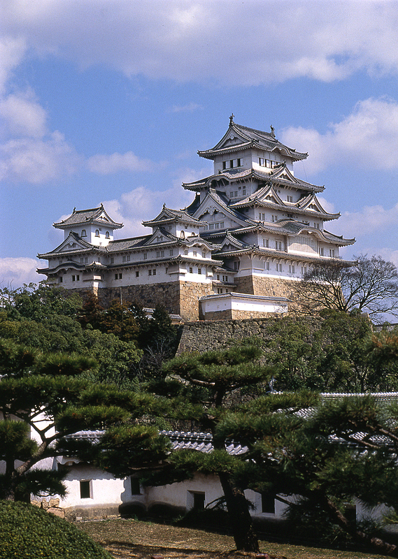 姫路城の写真 西の丸から天守を望む 改修前 攻城団