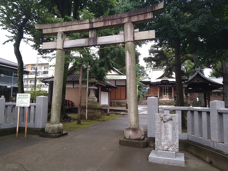烏山神社入り口