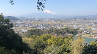 韮山城と富士