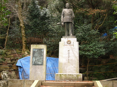 明治天皇の銅像