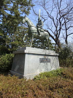 前田利長公銅像