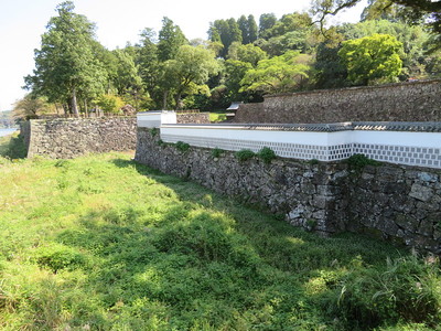 水ノ手門跡付近の長塀