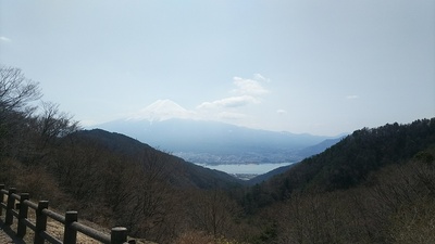 天下茶屋からみる河口湖と富士山