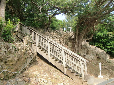 伊祖神社の登り口