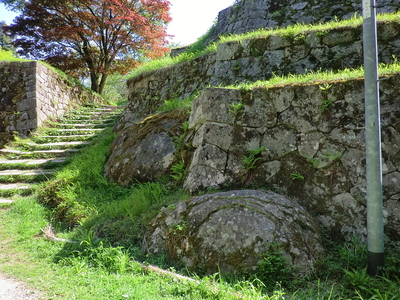 六段壁の土台岩