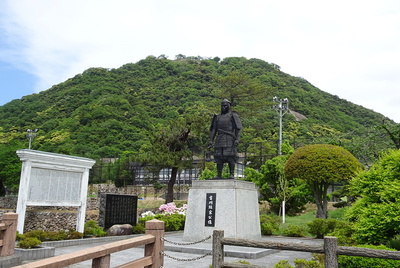 吉川経家公像と久松山