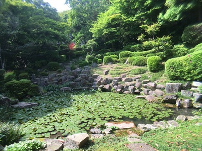 海蔵寺にある元禄時代の石組庭園
