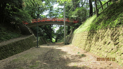 祇園橋と深い空堀