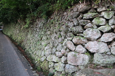 清瀧寺への石垣