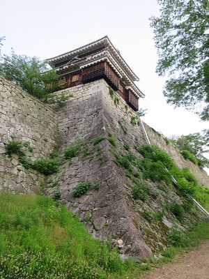 高石垣の上の巽櫓