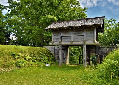 中の丸門