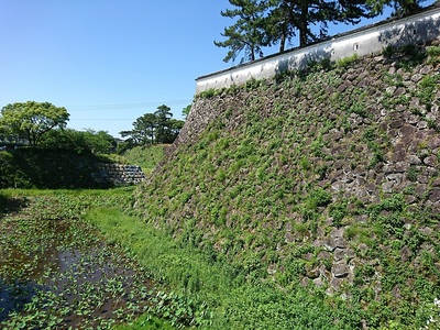 石垣と堀２