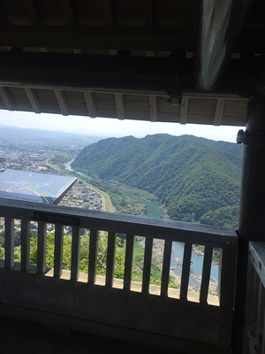 木曽川を見下ろす。