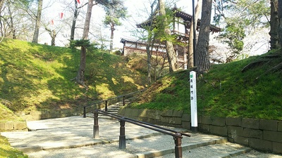 長坂門跡から見る一の門