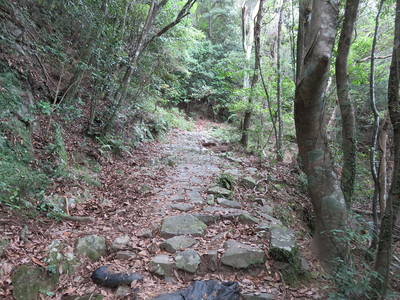 「登城の道」途中の石畳