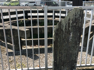 大井戸前の石碑