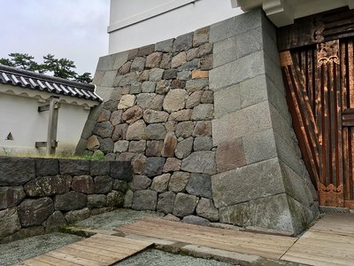 銅門の石垣