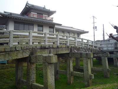 天川橋と姫路市東出張所（御国野公民館）