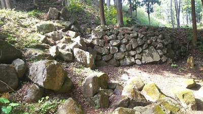 鍛冶屋御門跡の破脚された石垣と現存石垣