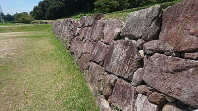西側桝形虎口付近の石垣