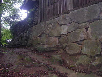 昔の神社の土台になっている石垣