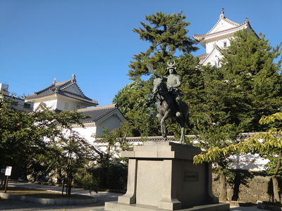 戸田氏鉄公銅像