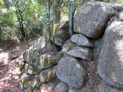 本丸巨石付近の石垣