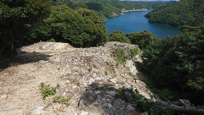 東南角石塁