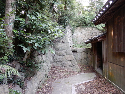 神社裏の石垣②