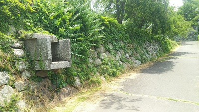 百間堀の石樋と石垣