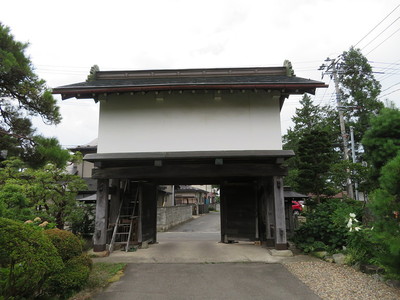 円城寺門（背後から）