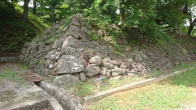 桝形虎口の石垣