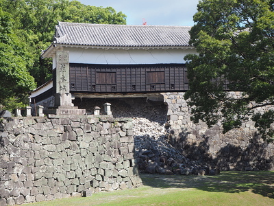 熊本城石碑と馬具櫓
