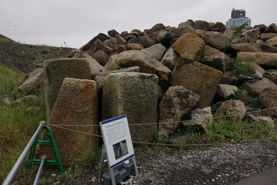天守台付近から発掘された巨石