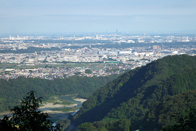 伝鷹射場から相模川、都心方向の眺望