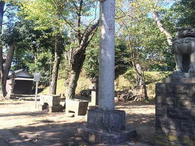 鹿島神社土塁（鳥居前から）